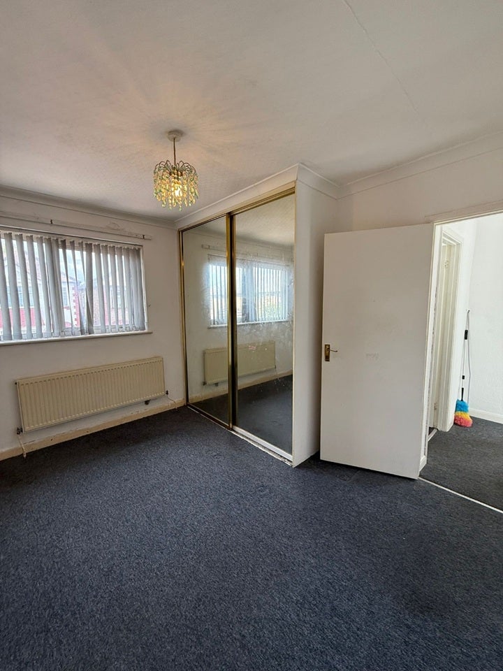 House Tenby Close in Greater London