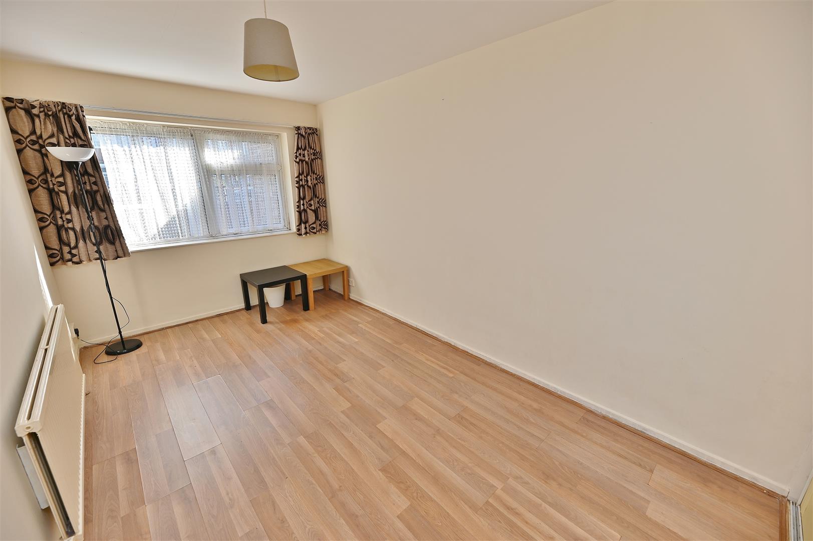 Room Mulberry Way in Greater London