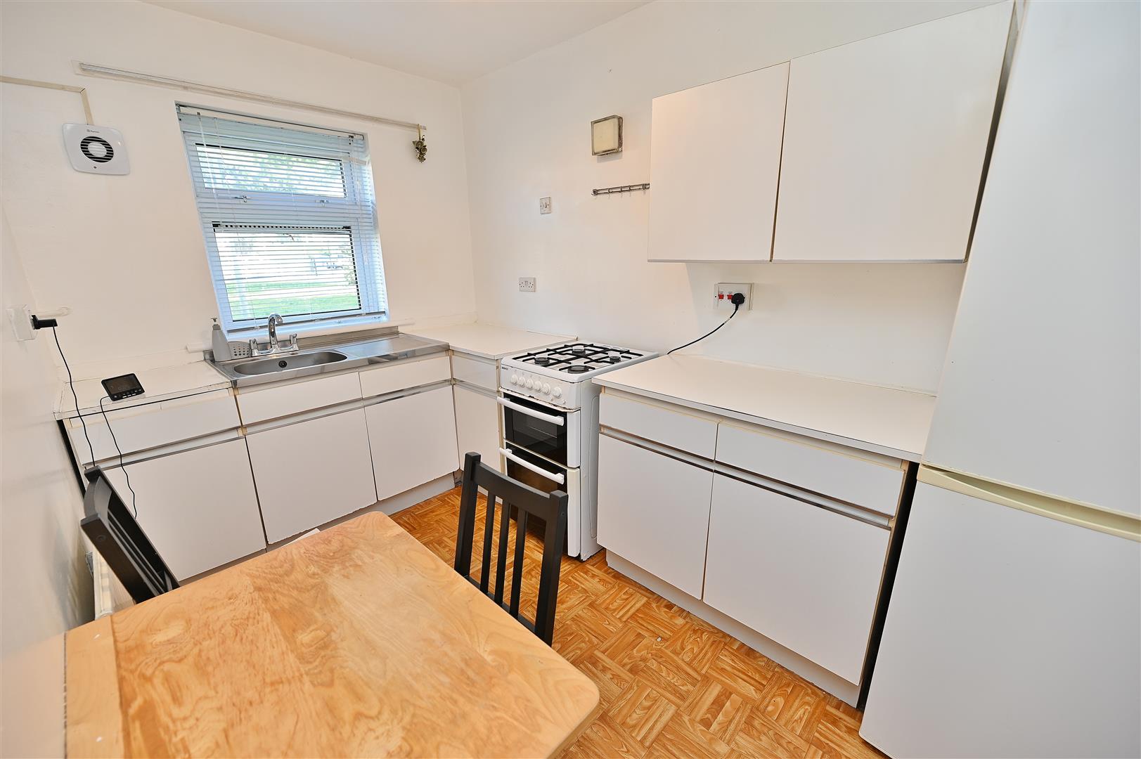 Room Mulberry Way in Greater London