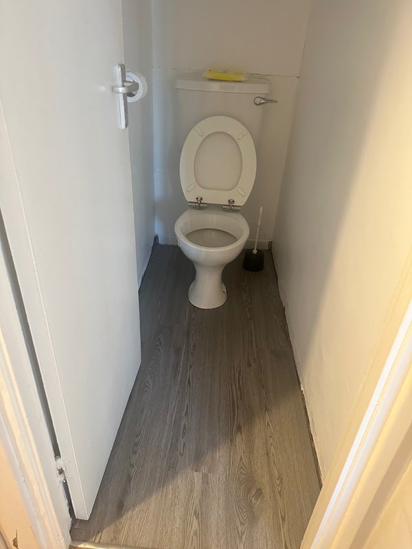 Room Westferry Road in Greater London