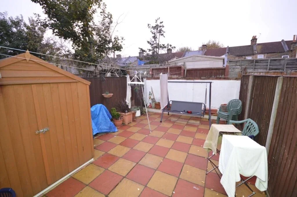 Room Walton Road in Greater London