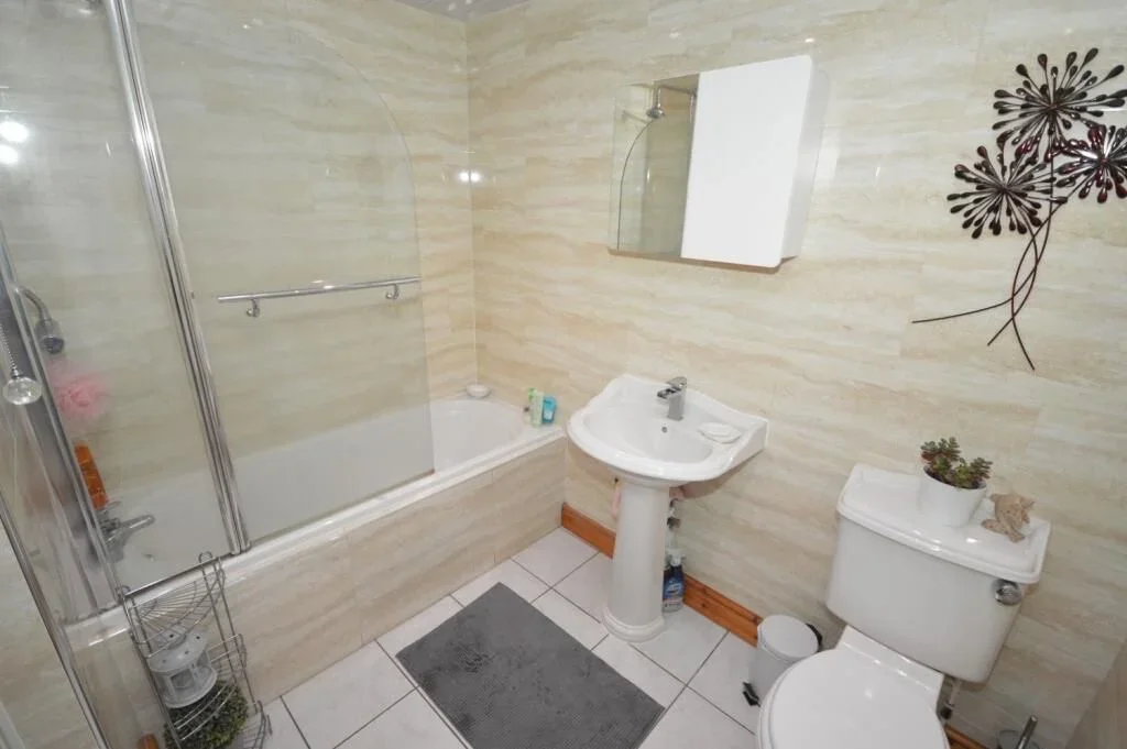 Room Walton Road in Greater London