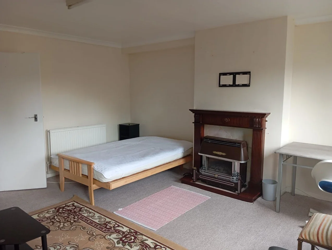 Flat Alma Street in Greater London