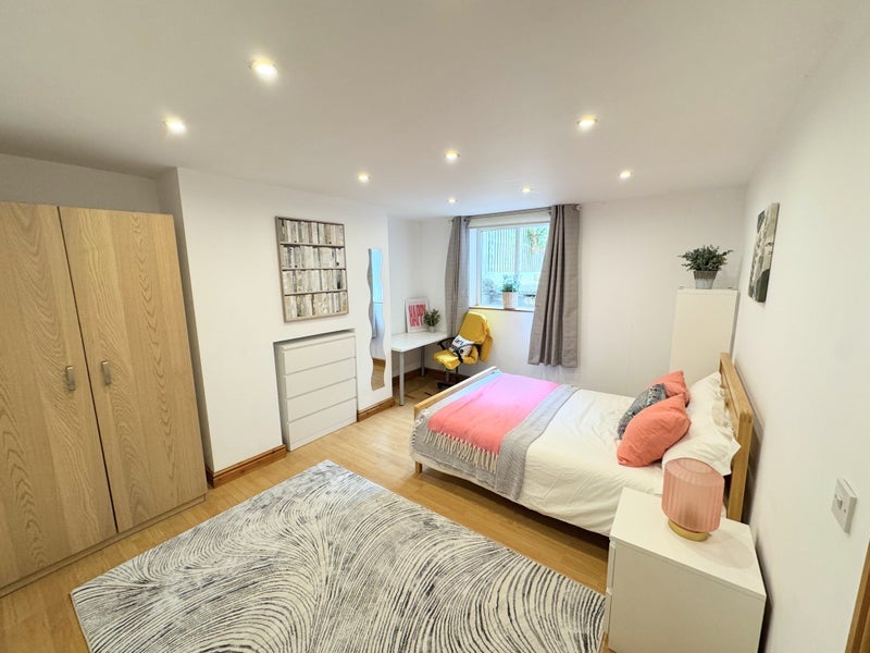Room Grove Lane in Leeds