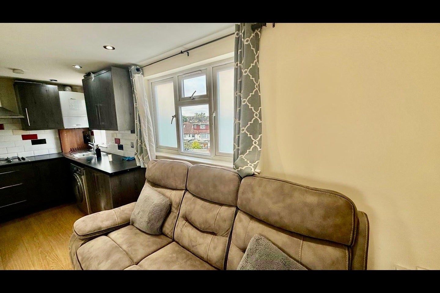 Flat Southdown Crescent in Greater London