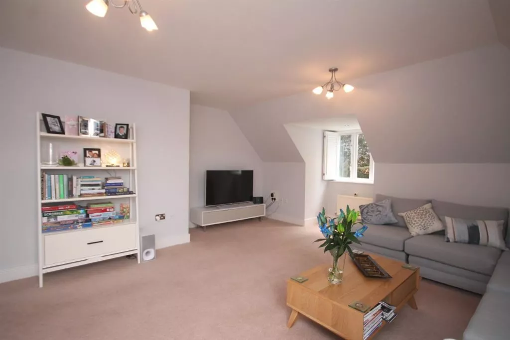 Flat Tregarthen Place in Mole Valley