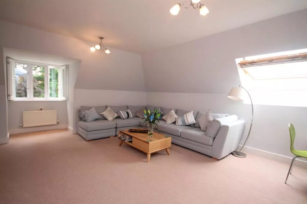 Flat Tregarthen Place in Mole Valley