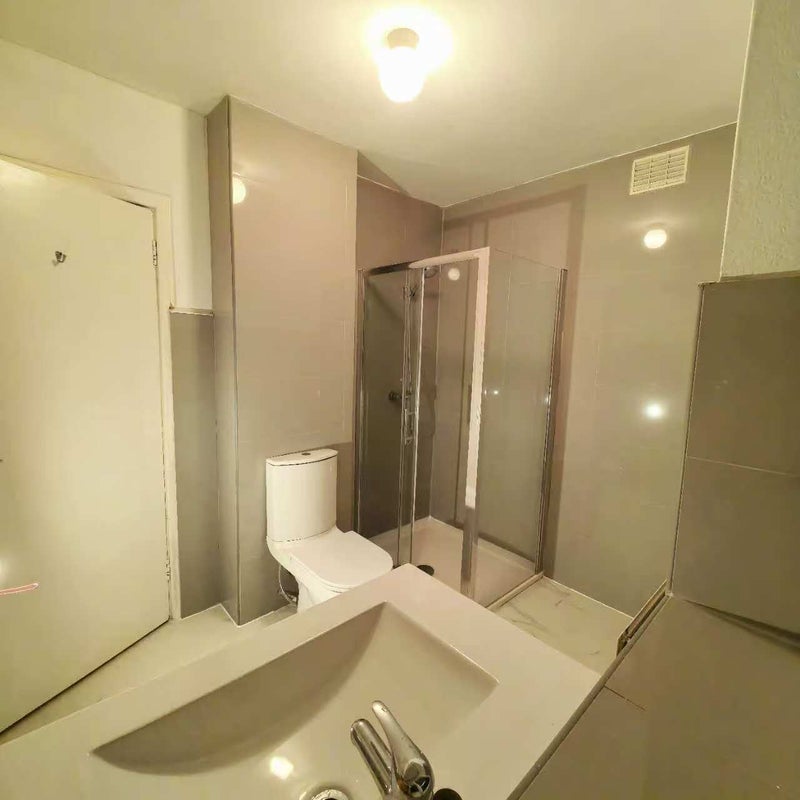 Room Highbury Road in Greater London