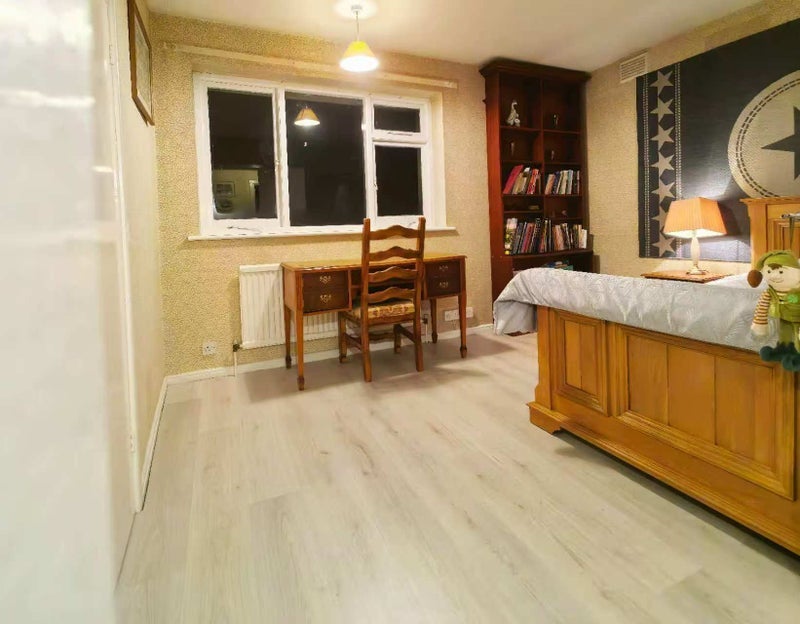 Room Highbury Road in Greater London
