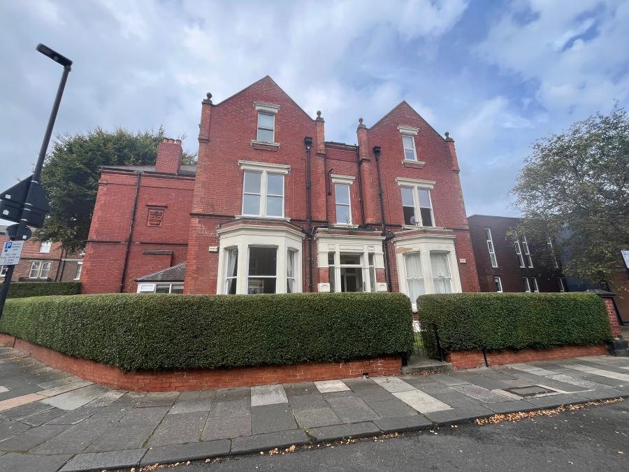 Flat Lambton Road in Newcastle upon Tyne
