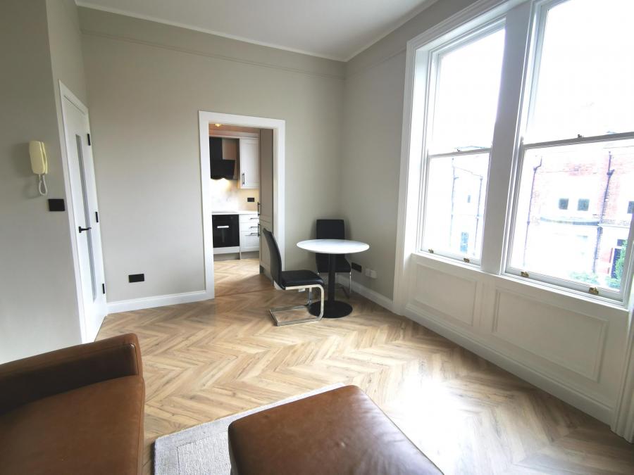 Flat Lambton Road in Newcastle upon Tyne