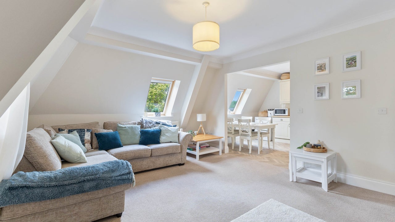 Flat Walton Lane in Wakefield