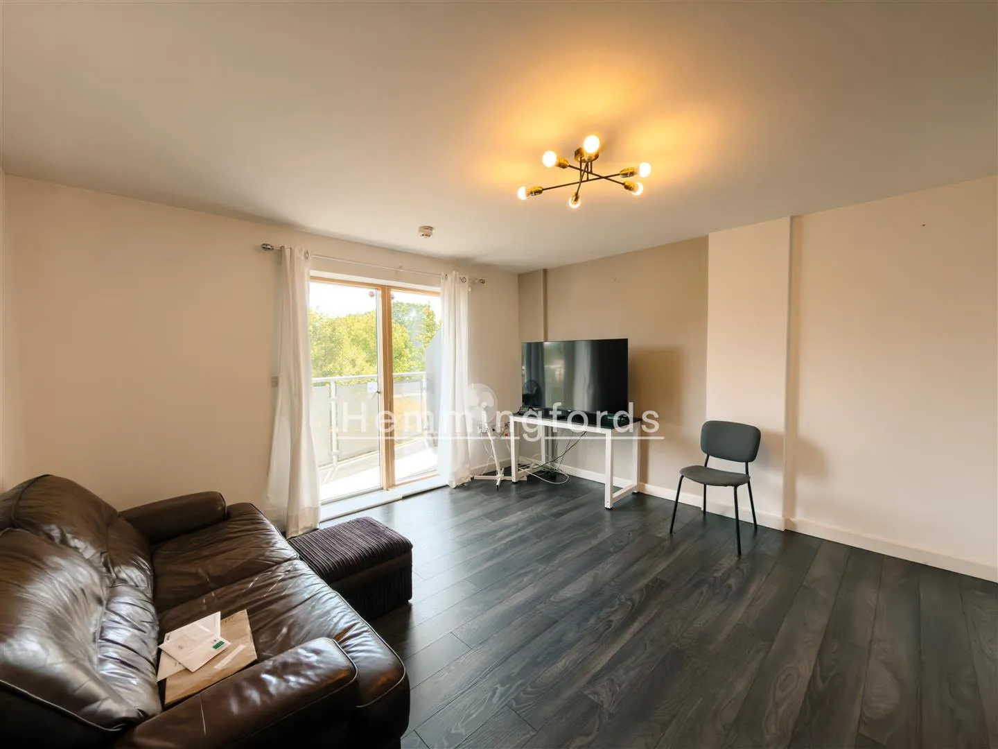 Flat Clock View Crescent in Greater London
