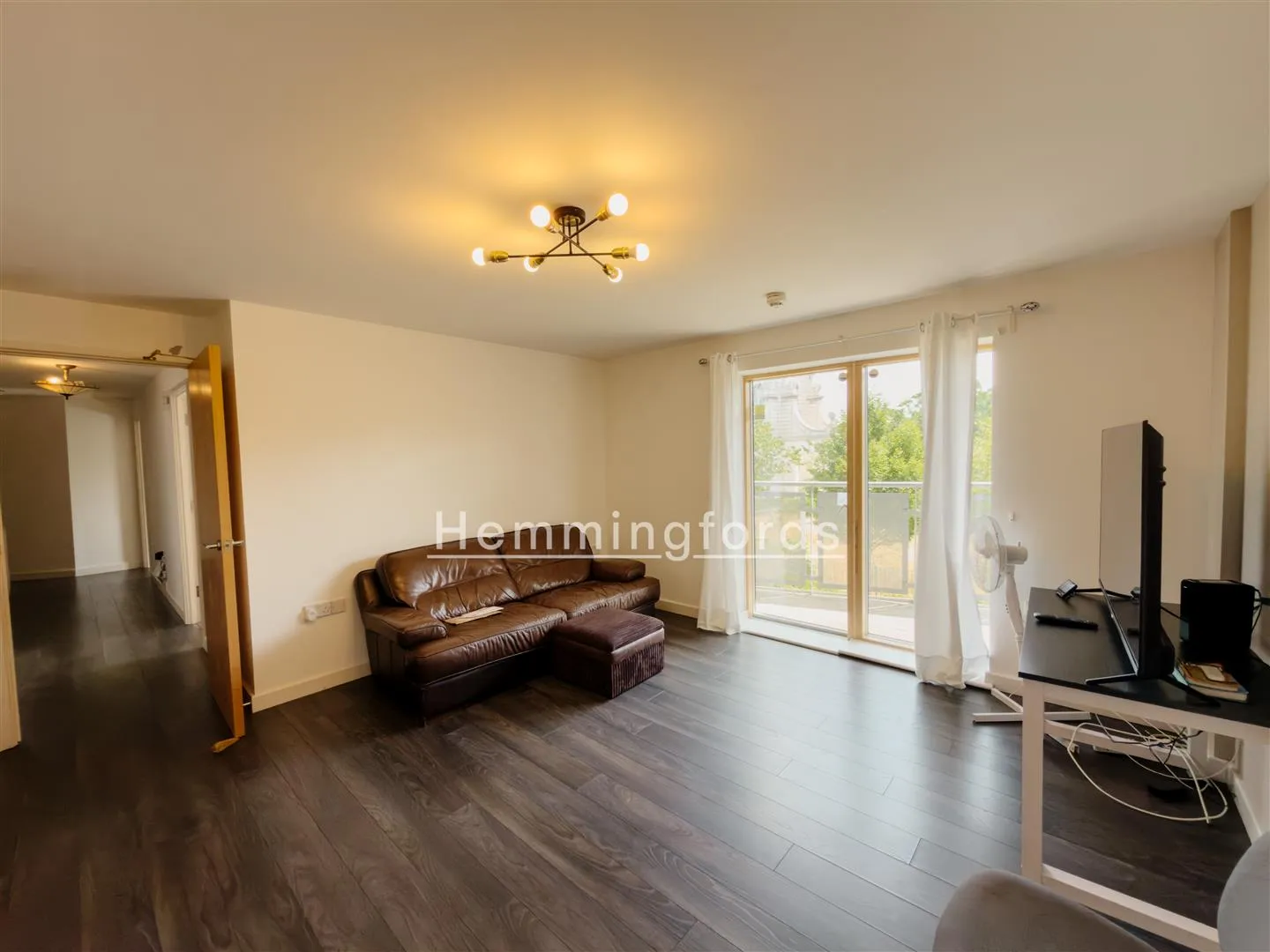 Flat Clock View Crescent in Greater London