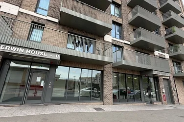 Flat Chequers Lane in Greater London