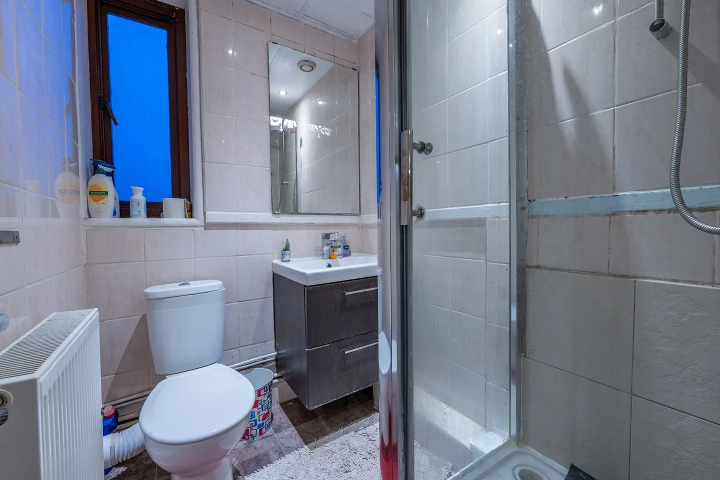 Room Burder Close in Greater London