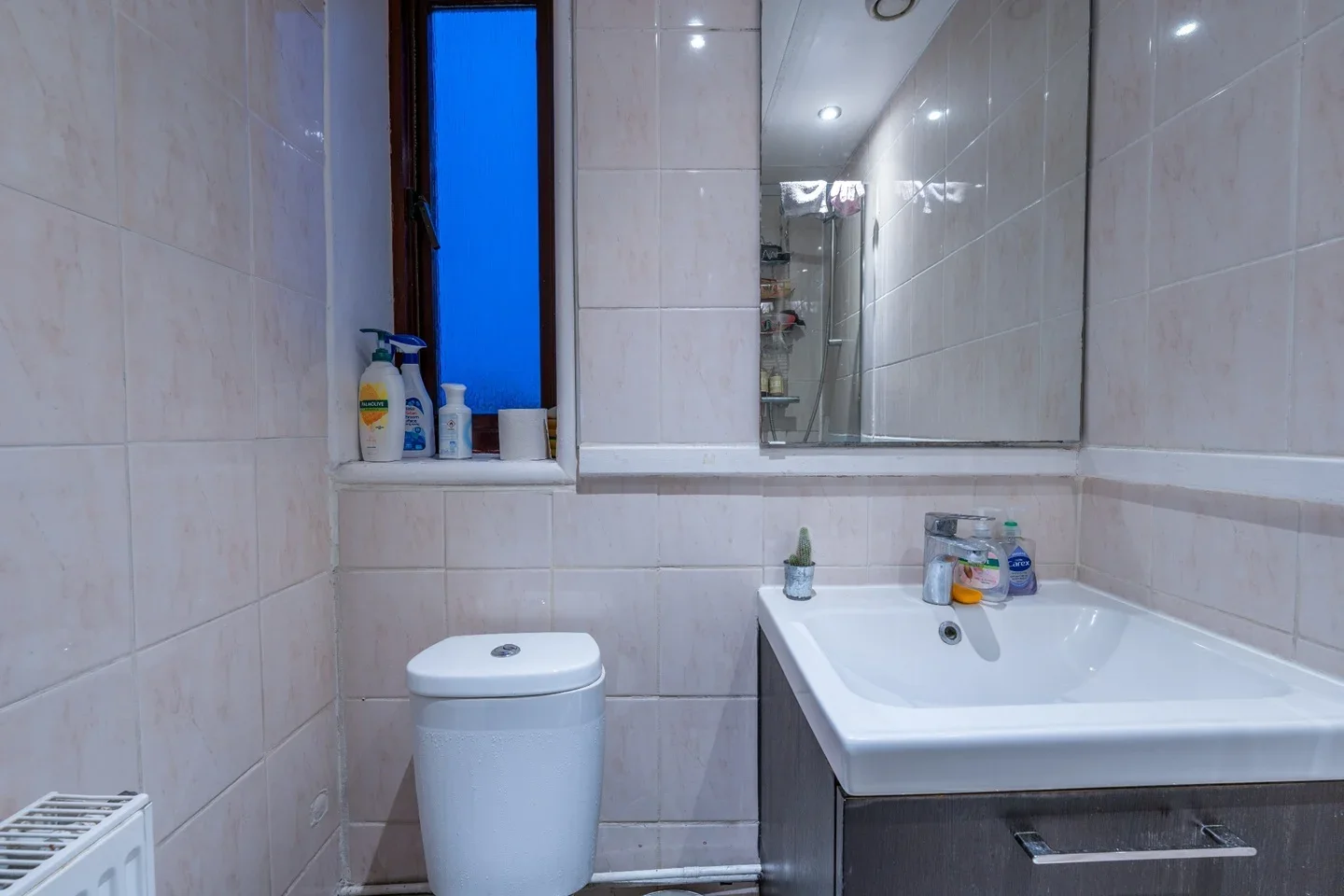 Room Burder Close in Greater London