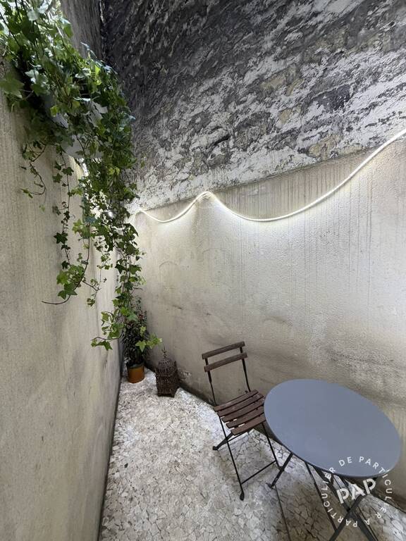 Flat Rue Antoinette Fouque in Paris