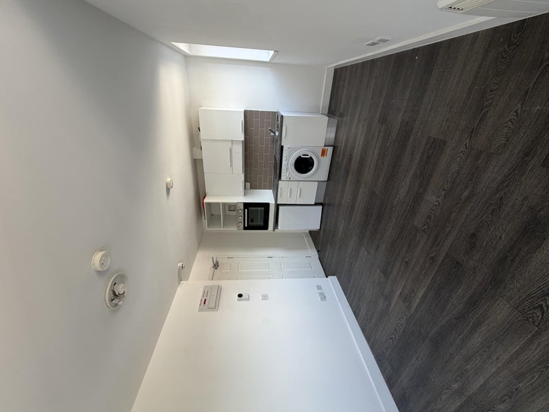 Flat Warwick Road in Greater London