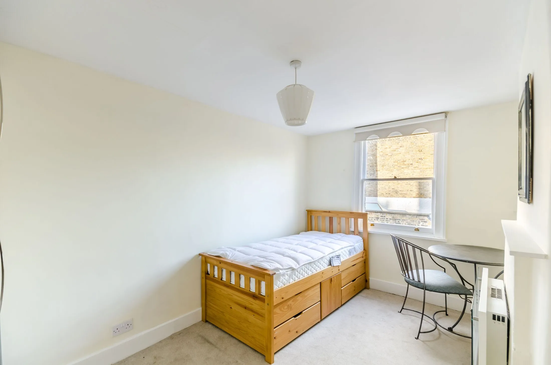 Flat Crondace Road in Greater London