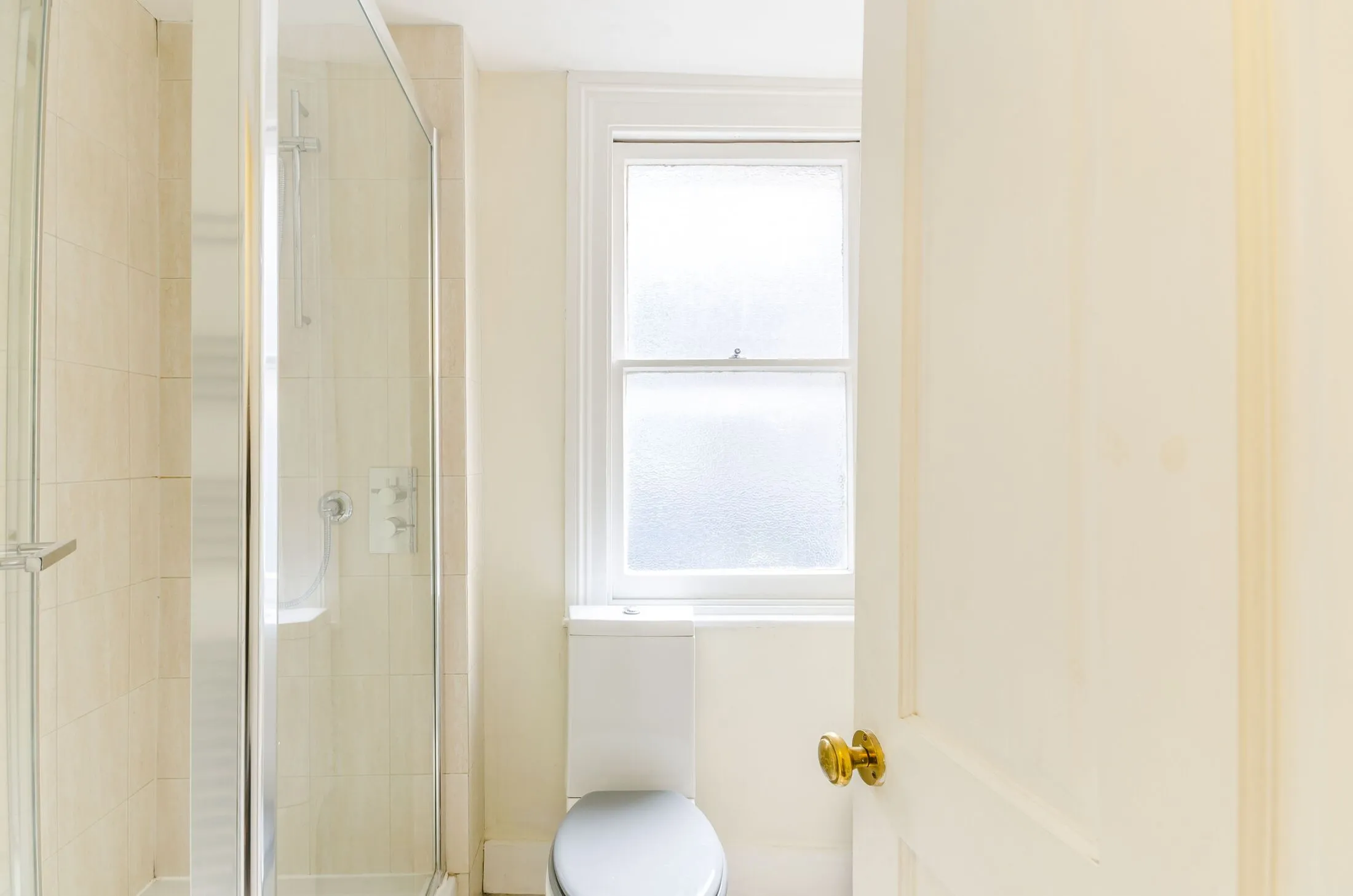 Flat Crondace Road in Greater London