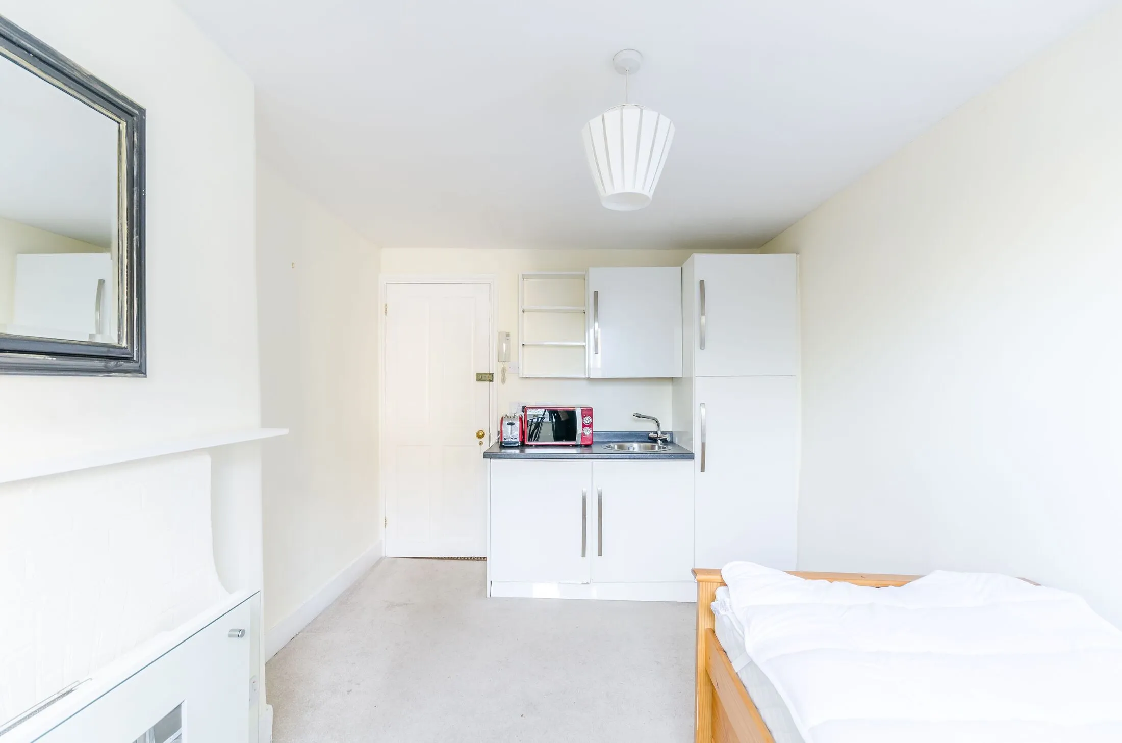 Flat Crondace Road in Greater London
