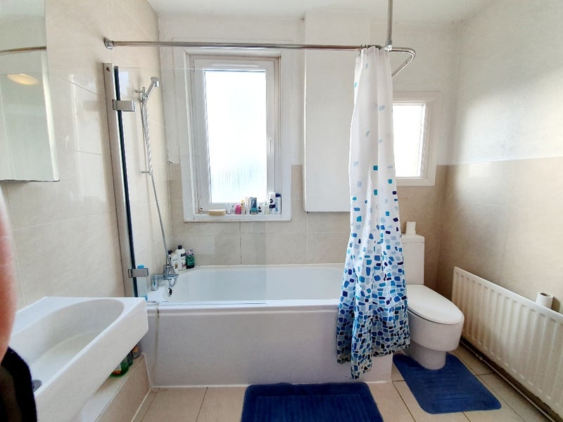 Room Meads Road in Greater London