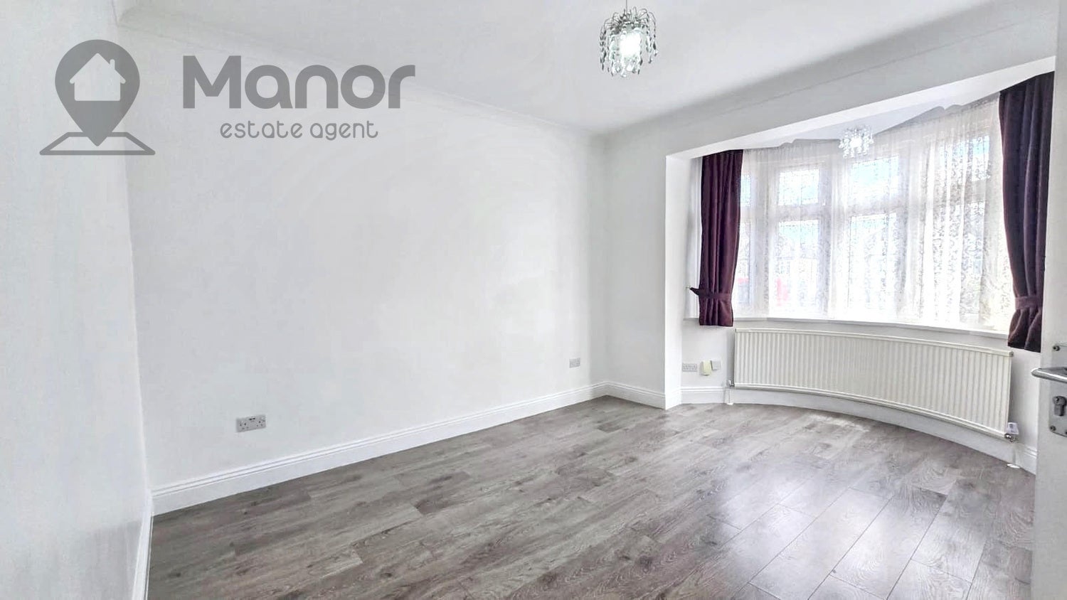 Flat Woodford Avenue in Greater London