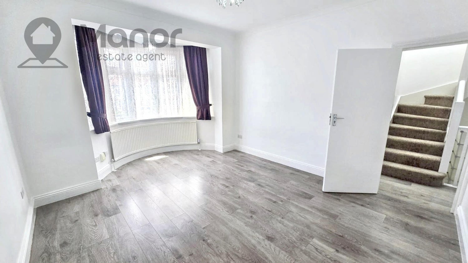 Flat Woodford Avenue in Greater London