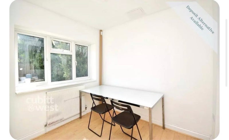 Room Dane Road in Greater London