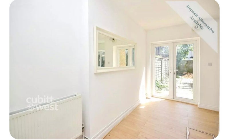 Room Dane Road in Greater London