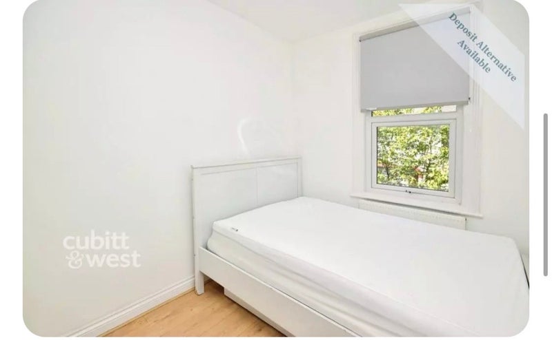 Room Dane Road in Greater London