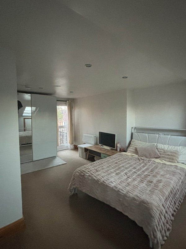Room Macdonald Road in Greater London