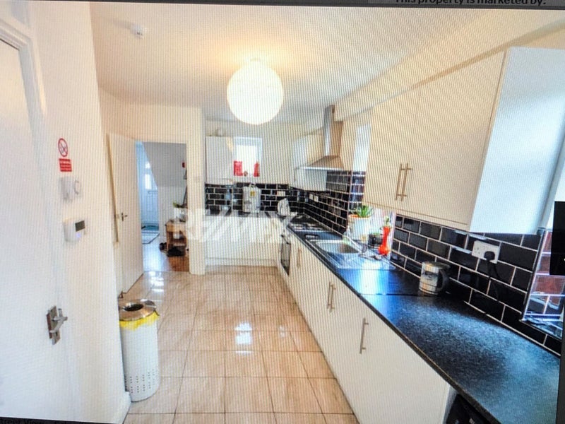 Room Froissart Road in Greater London