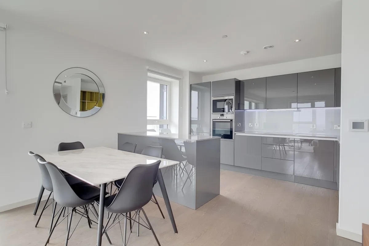 Flat Layard Street in Greater London