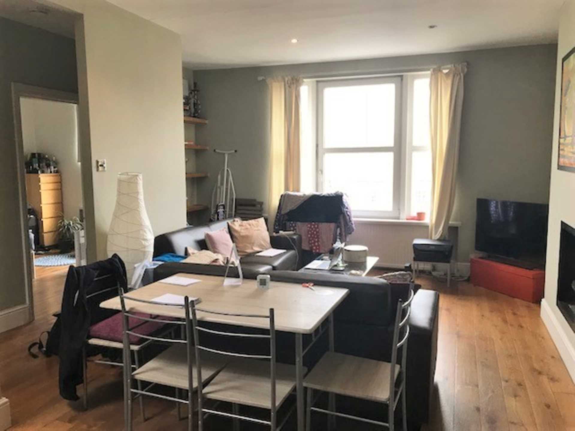 Flat Holland Road in Greater London