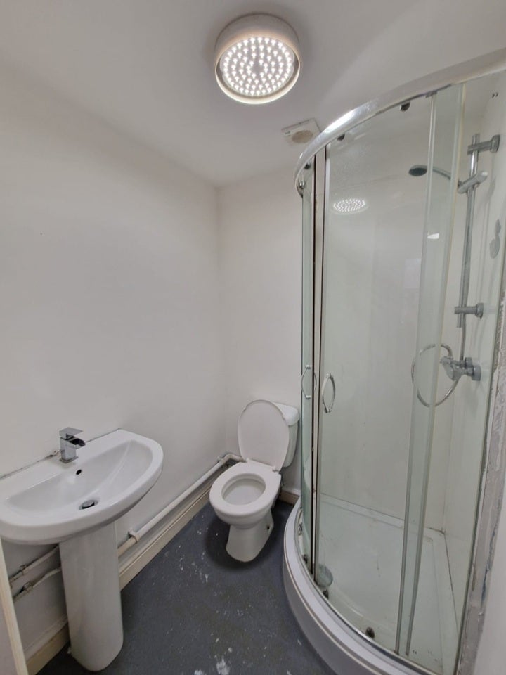 Flat Cambridge Road in Ellesmere Port