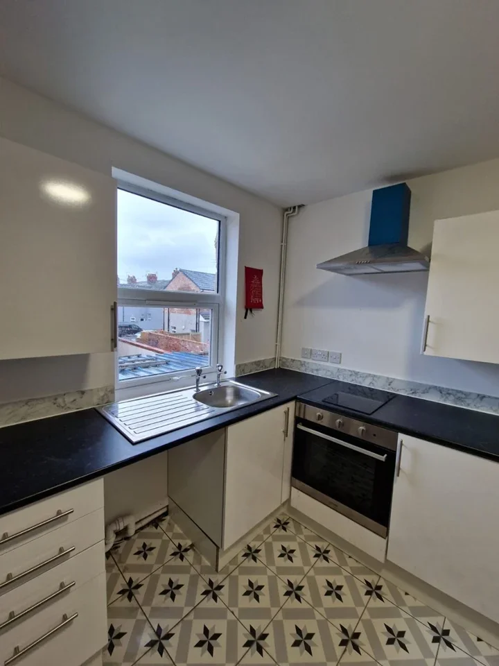 Flat Cambridge Road in Ellesmere Port