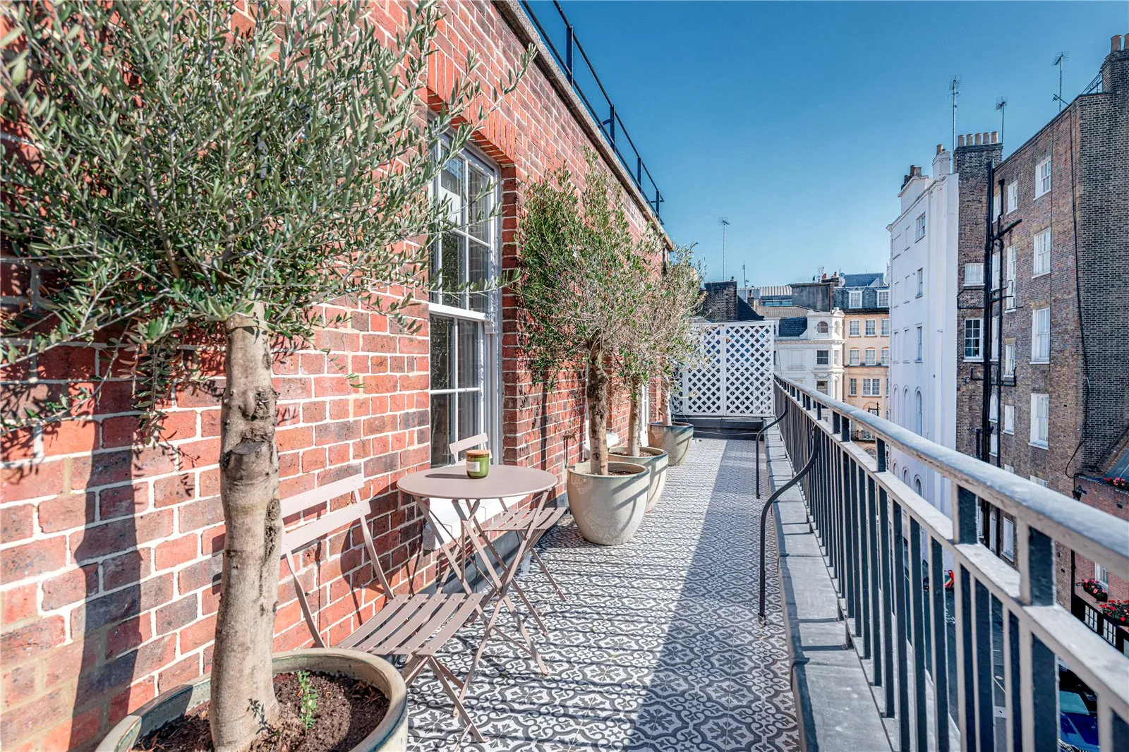 Flat Berkeley Square in City of Westminster