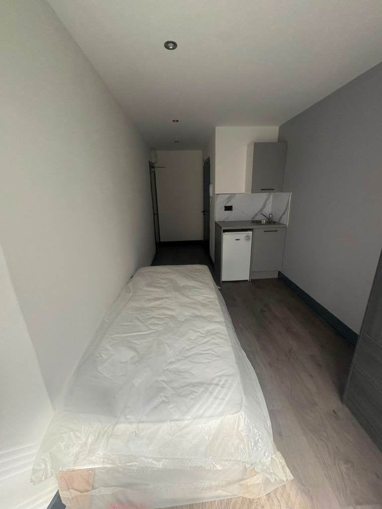 Flat Bellingham Road in Greater London