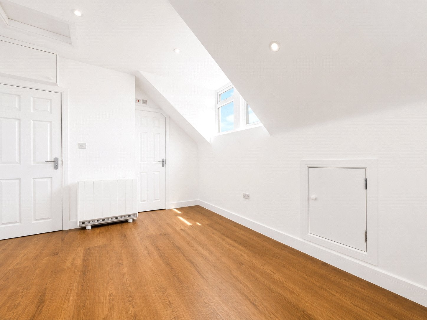 Flat Hanworth Terrace in Greater London