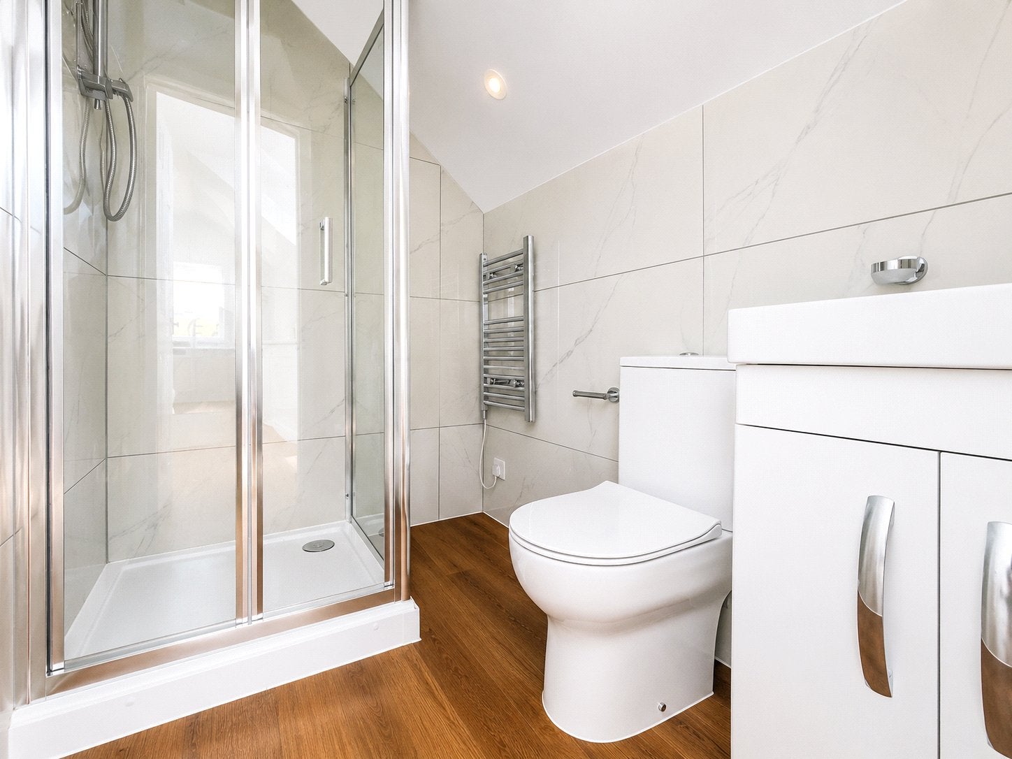 Flat Hanworth Terrace in Greater London