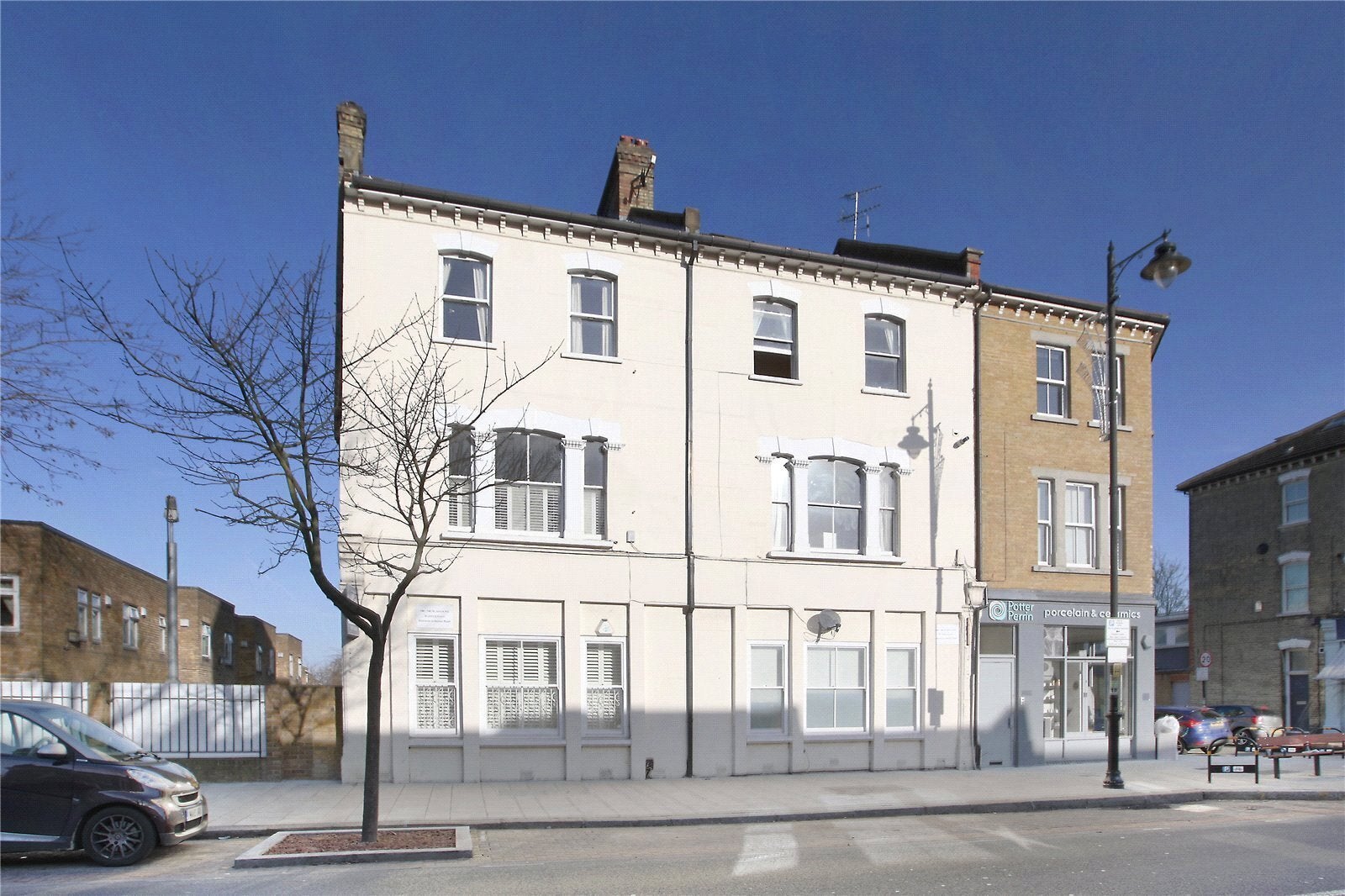 Flat Saint John's Hill in Greater London
