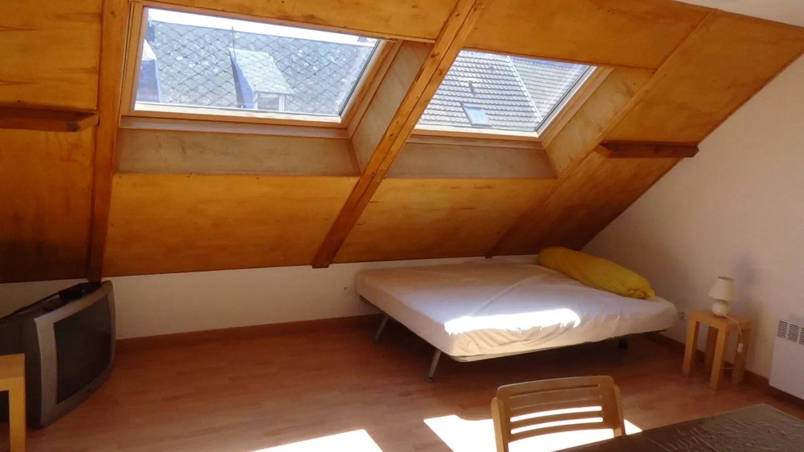 Appartement Piste cyclable dangereuse, étroite avec des bordures et des cédez le passage à chaque carrefour. à Arras