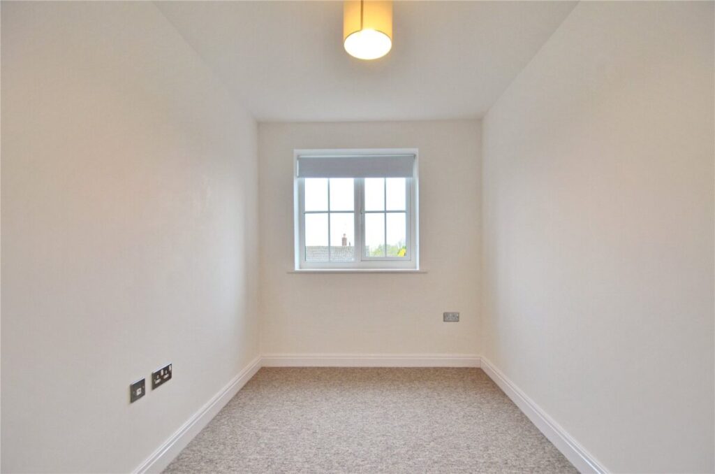 Flat Thornfield Road in Bristol