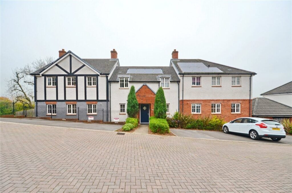 Flat Thornfield Road in Bristol