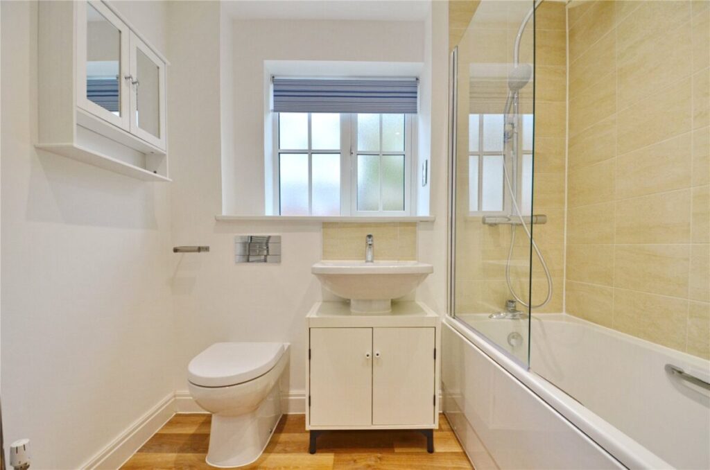 Flat Thornfield Road in Bristol