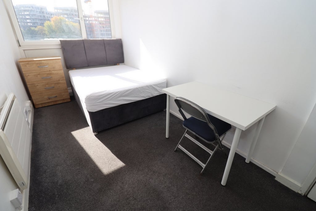 Room Globe Road in Greater London