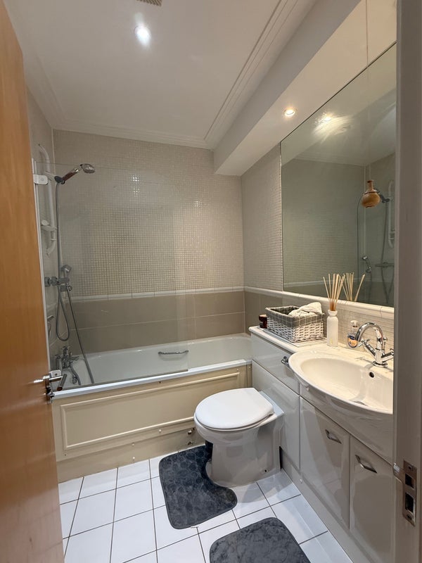 Room Drayton Park in Greater London