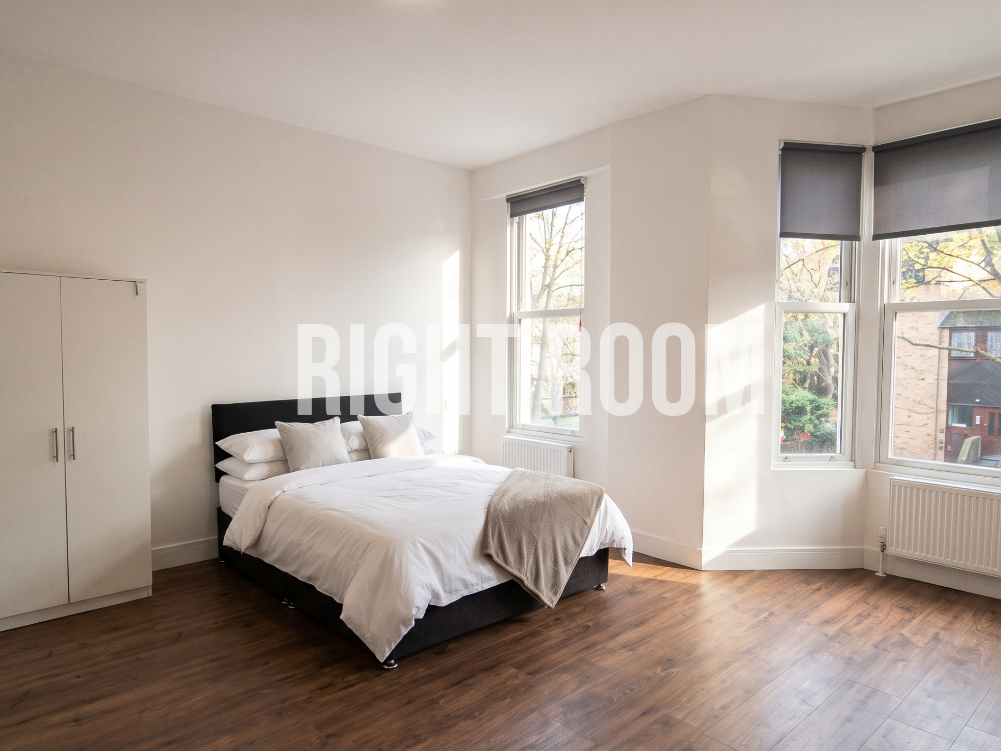 Flat Pownall Gardens in Greater London